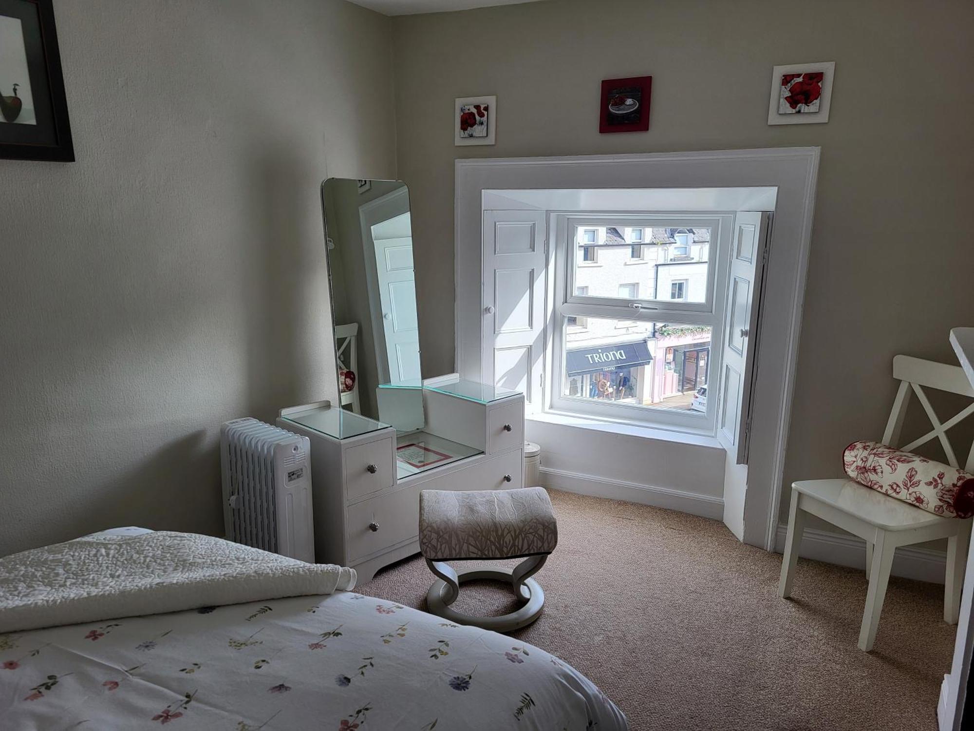 Charming 2-Bed Apartment In Donegal Town Centre Εξωτερικό φωτογραφία